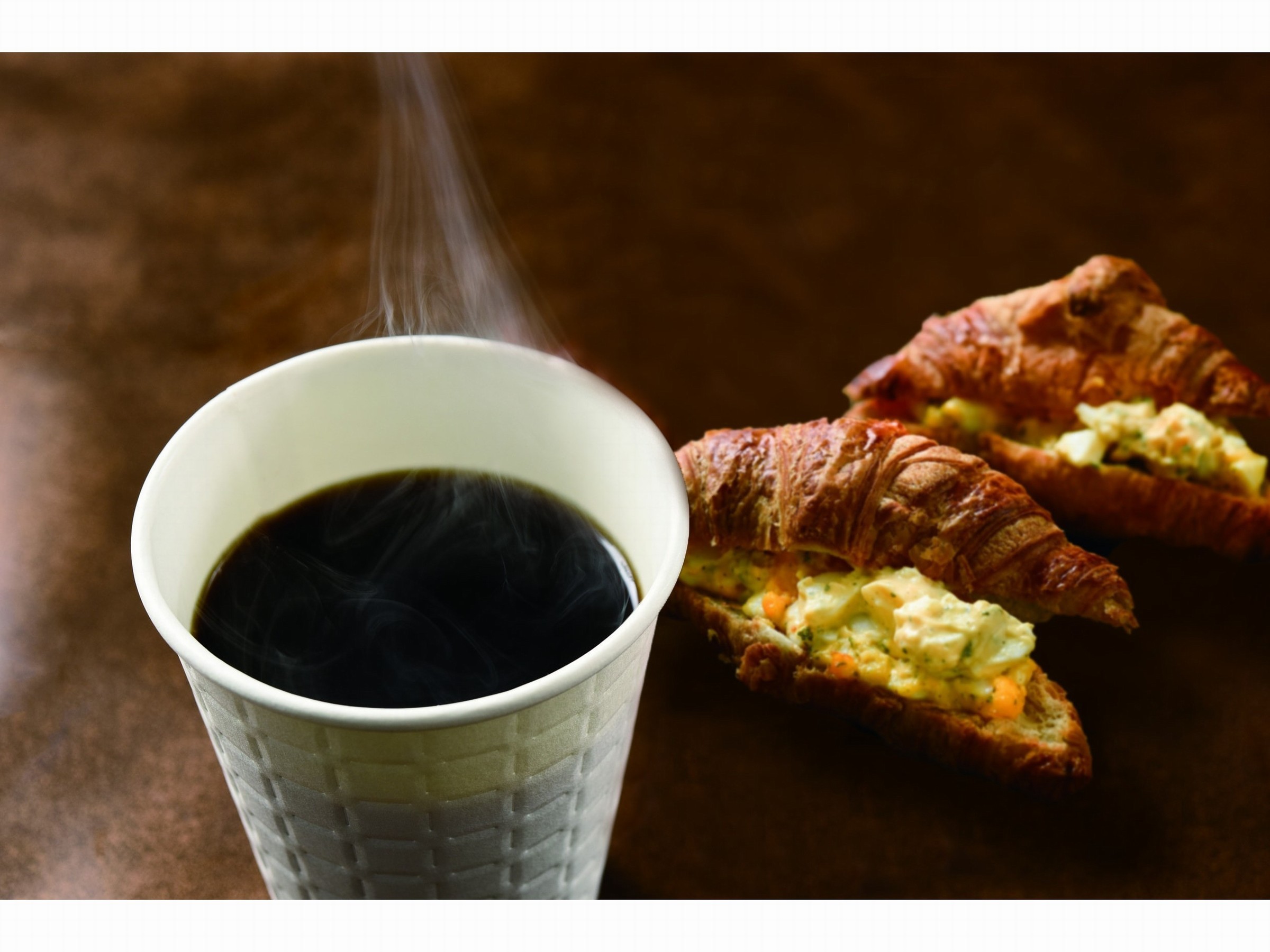 魚河岸食堂の朝食クロワッサンのサンドイッチ２個（センリ軒）