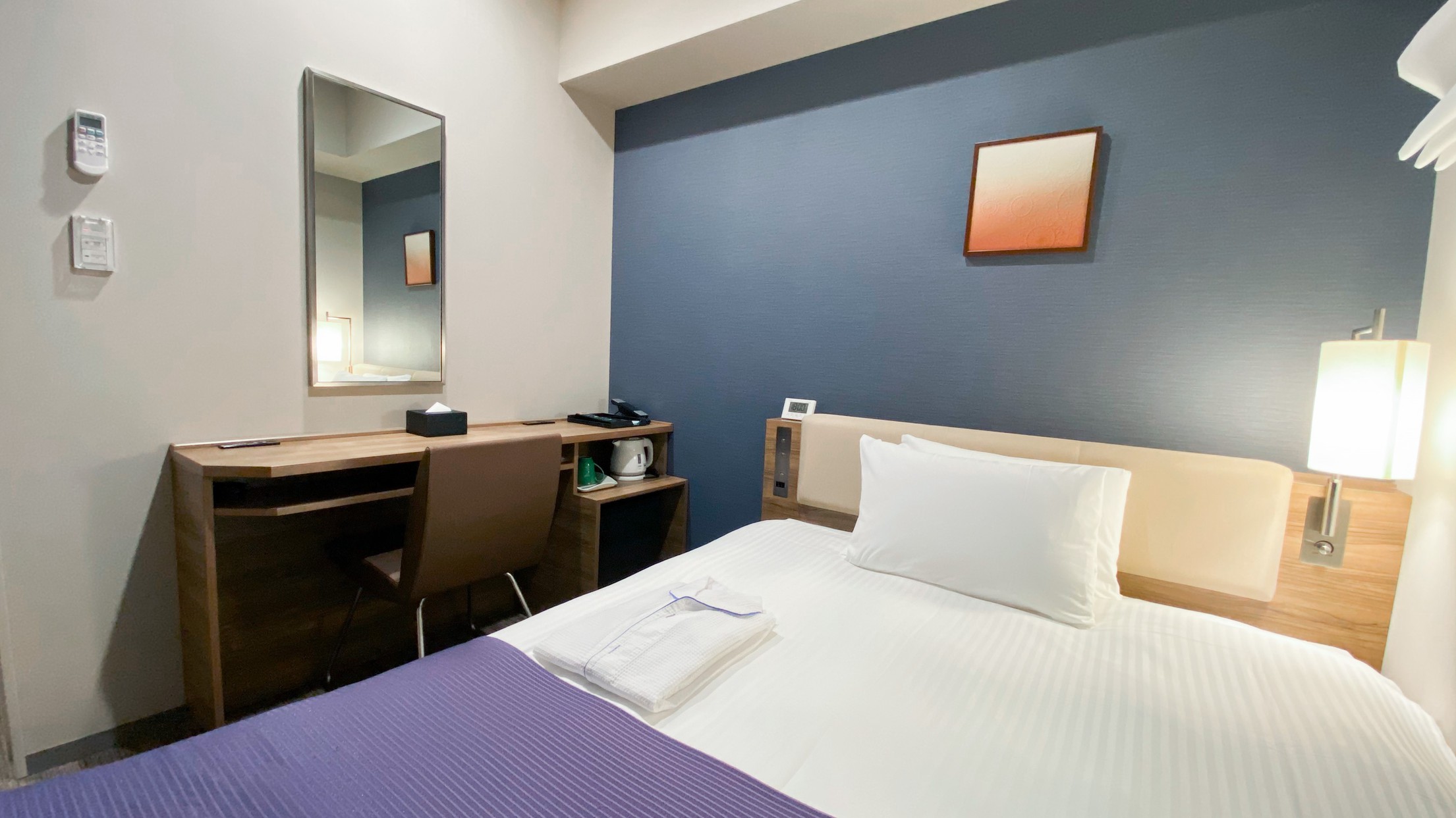 EXセミダブルA12㎡ロングデスク完備でビジネスユーザー向け