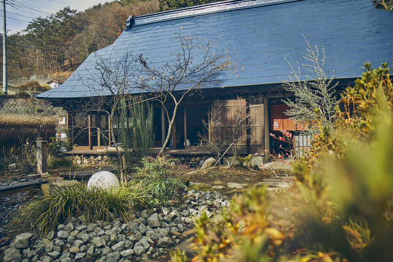 Kominka Loof Sawanoie The 2-star Kominka Yado Loof Sawanoie offers comfort and convenience whether youre on business or holiday in Yamanashi. Featuring a satisfying list of amenities, guests will find their stay at the pr