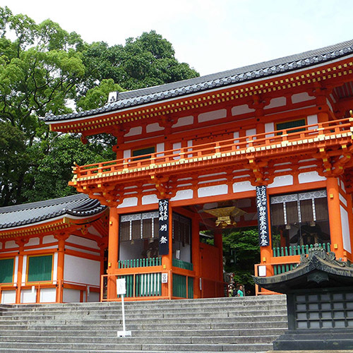 祇園の象徴ともいえる八坂神社