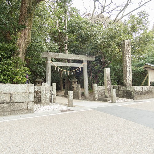 *【周辺】花の窟神社太古の自然崇拝の姿を今に残す日本最古の神社。