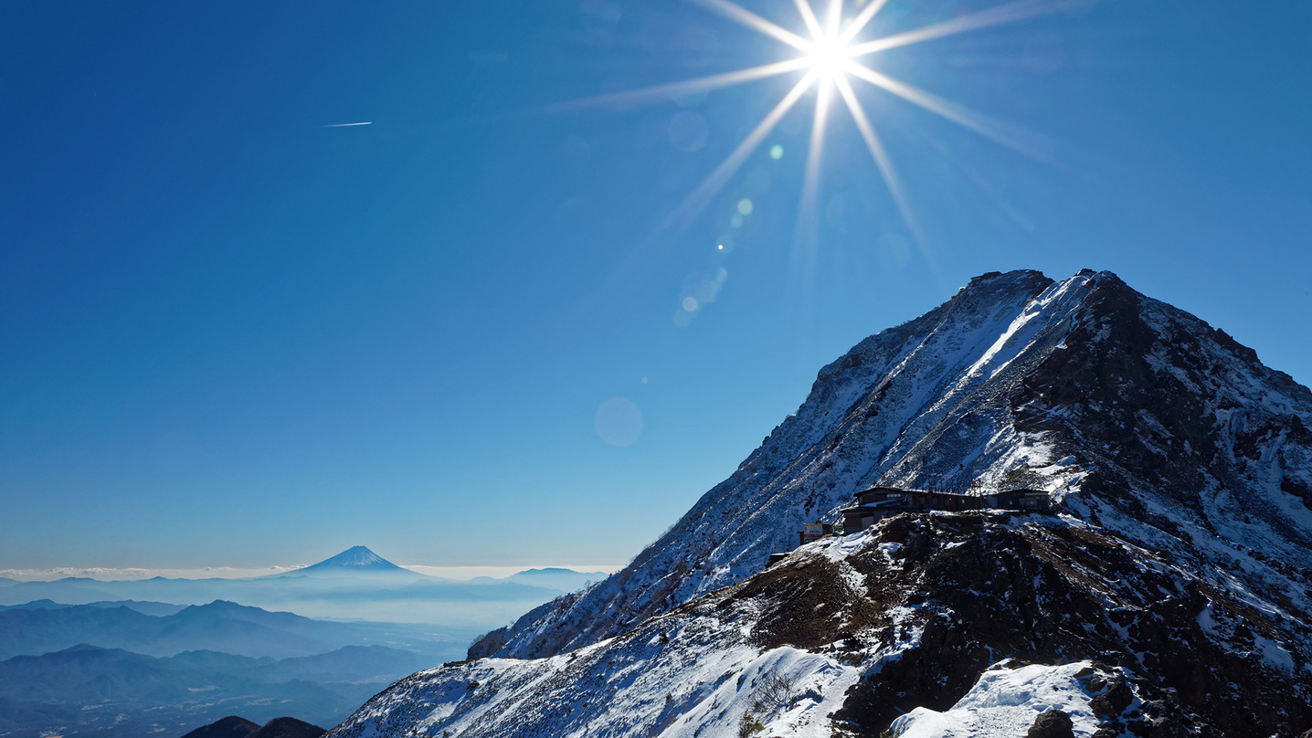 **【八ヶ岳連峰・赤岳】レベルに合わせた登山コースが豊富。晴天時は山頂から富士山を拝めます。