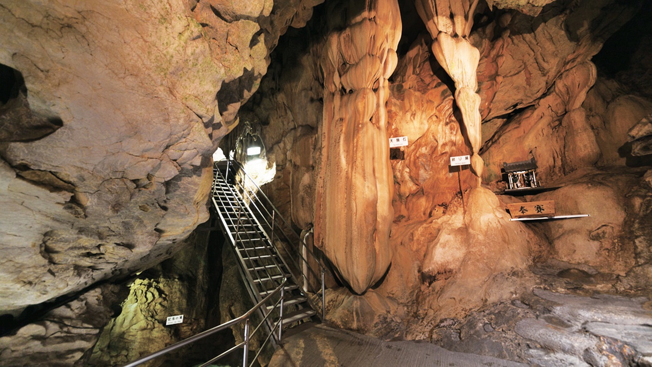 *日本三大鍾乳洞である「龍河洞」、悠久の時が育んだ壮大な景勝。