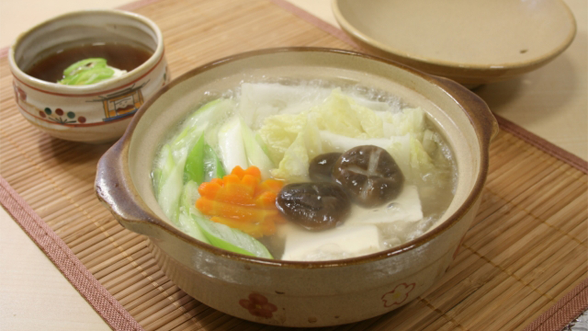 ・＜湯豆腐＞並河商店の京豆腐使用したお野菜たっぷりの湯豆腐