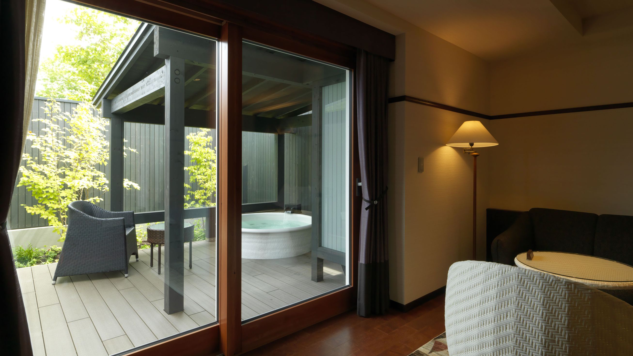 露天風呂付ツインルーム／湯浴みを存分に愉しめるプライベートな空間（客室一例）