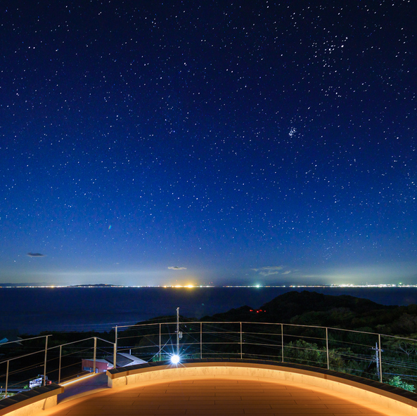 「星にねがいをてらす」 から眺める星空と駿河湾越しの夜景