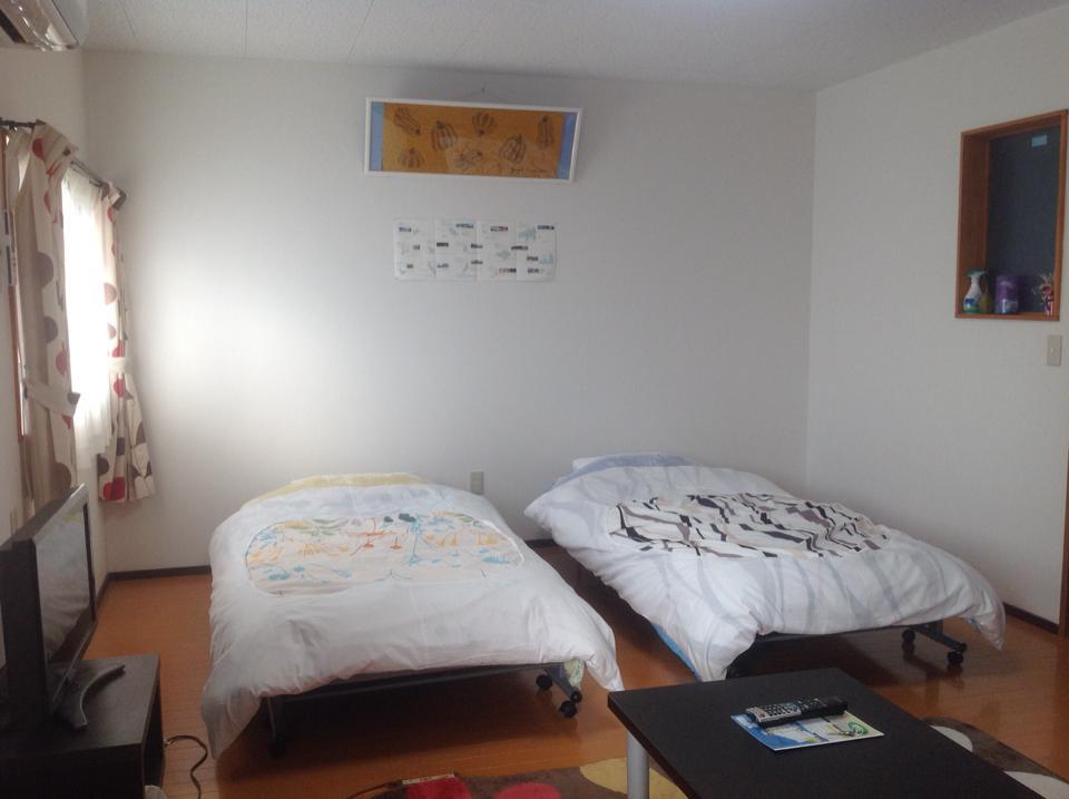 Minshuku Season Minshuku Season is perfectly located for both business and leisure guests in Okayama. Featuring a satisfying list of amenities, guests will find their stay at the property a comfortable one. Facilitie