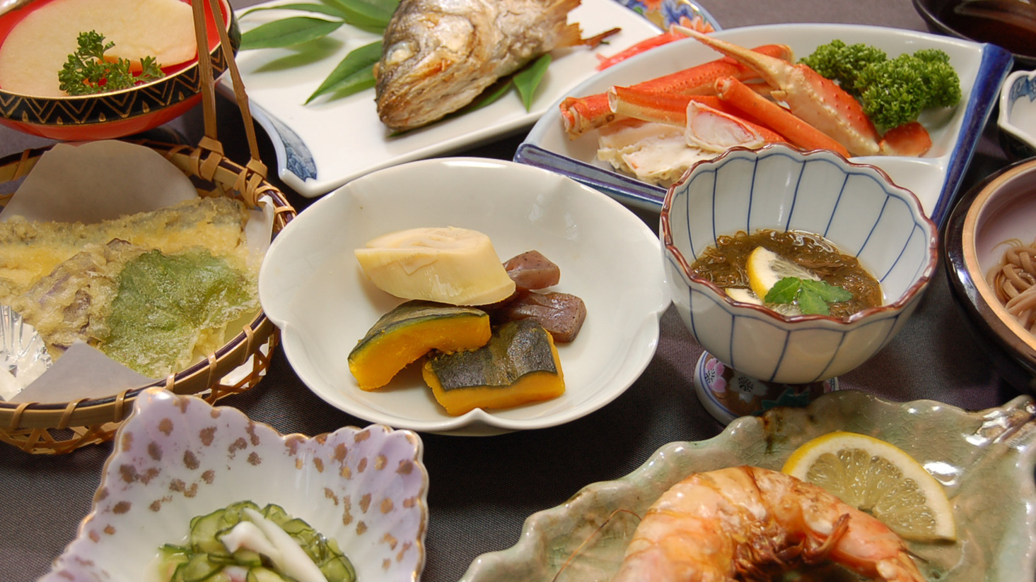 *【夕食一例】新鮮な海の幸をふんだんに使った会席料理