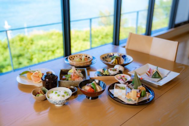 【2食付】沖縄初”オールスイート旅館”×見渡すオーシャンビュー×美食懐石C