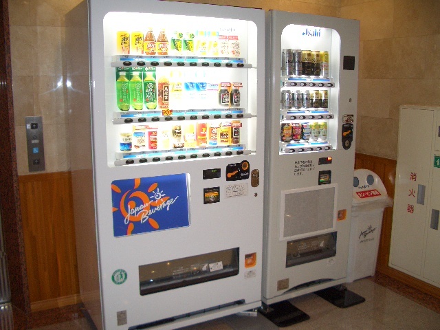 １階自販機(その他４階・８階にも)