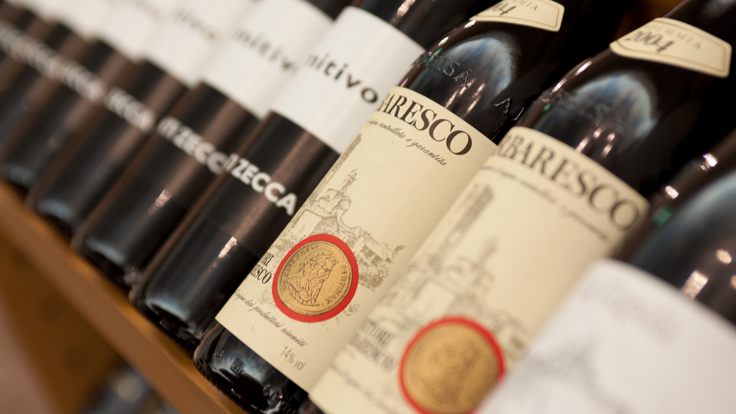 【カーロ・エ・カーラ】イタリアワインを中心に豊富な品揃え