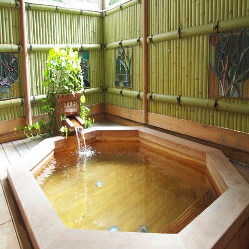 【奥道後温泉・女湯】やさしさ溢れるヒノキ風呂で癒しのひとときを♪