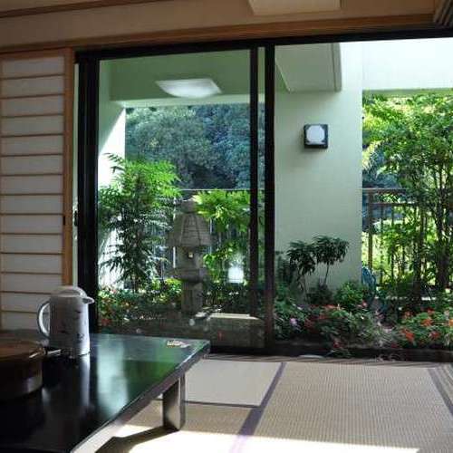 【特別室】最上階和洋室庭付きの広々としたお部屋です♪