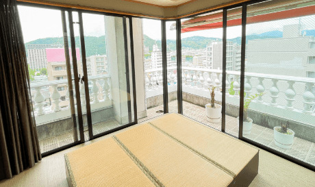 ［露天風呂］松山市を一望できる休憩室もございます♪