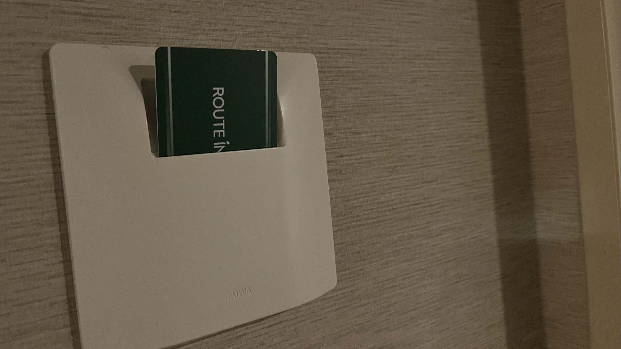 【カードキー差込口】