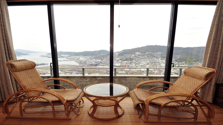 広縁と籐椅子（一部客室を除く）