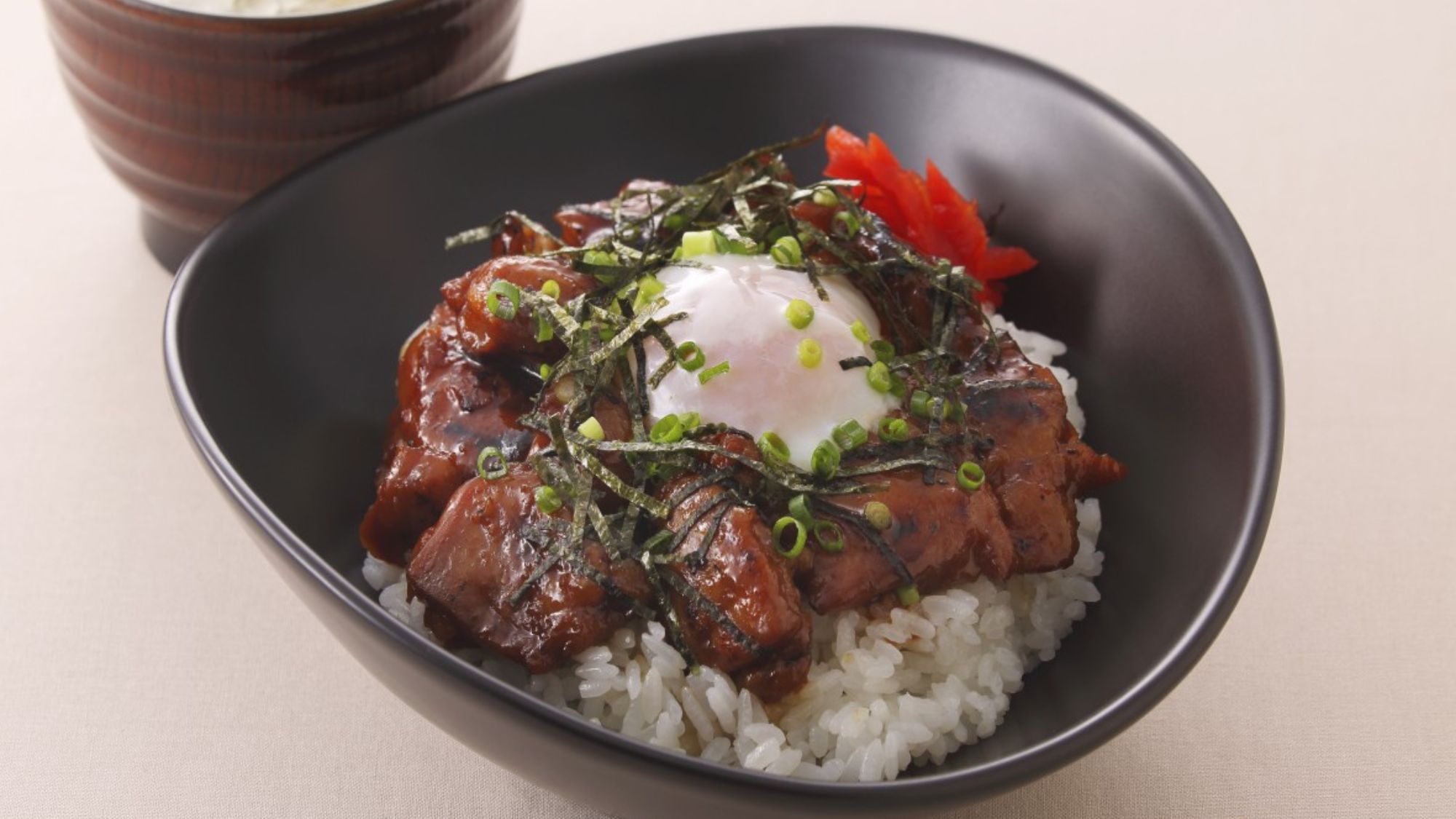 炭火焼き鳥丼温玉のせ