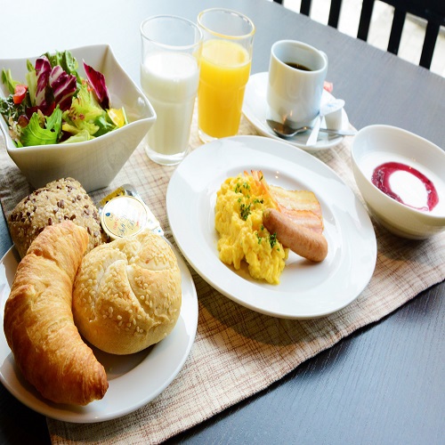 パンを中心としたアメリカンブレックファスト（一例）【朝食営業時間】7：00〜9：00