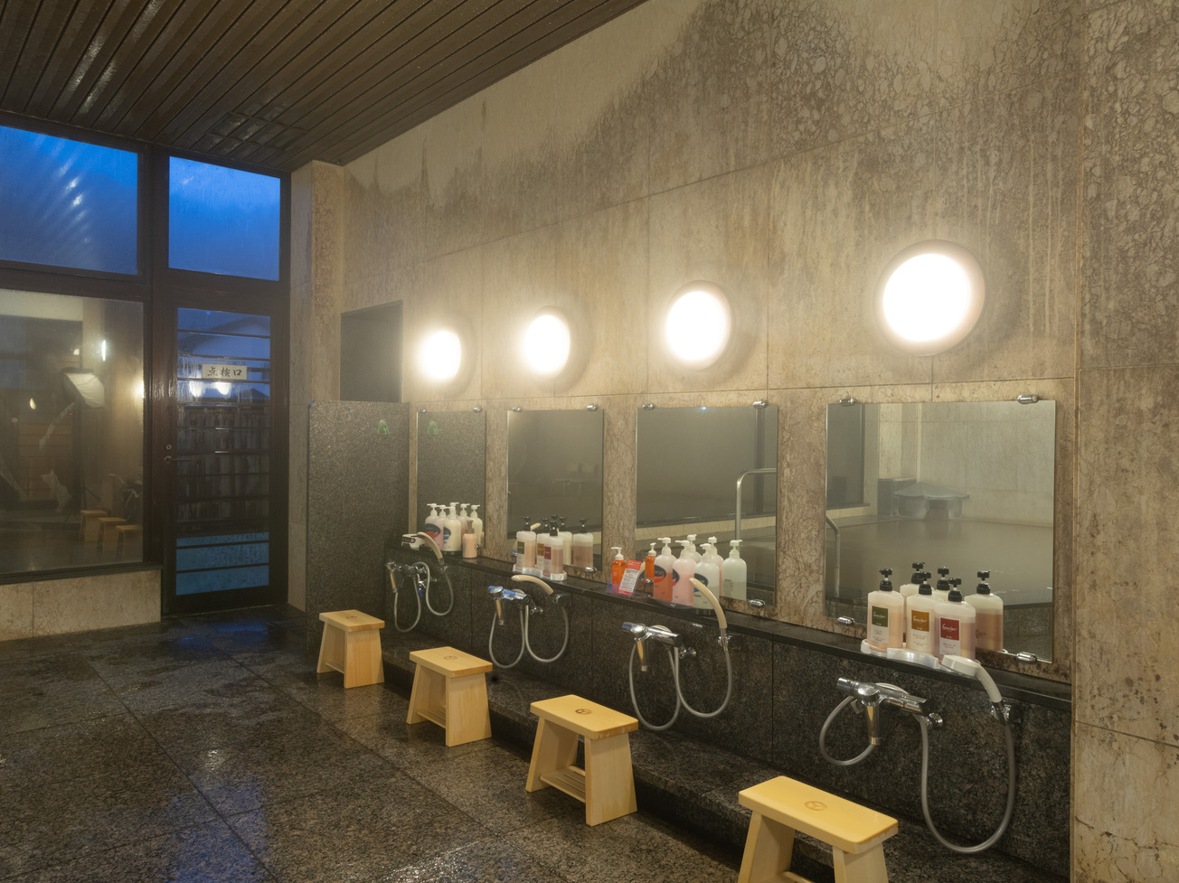 大浴場月みかげの湯・開運茶室露天風呂/低温アロマサウナやジェットバス完備。