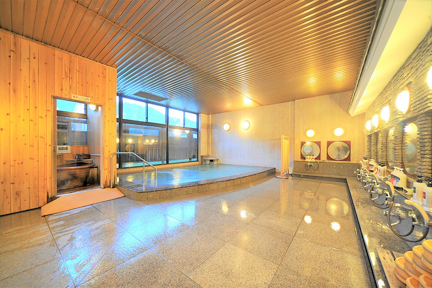 坂戸城自慢の大浴場 ※源泉かけ流しのお湯をお楽しみ頂けます。
