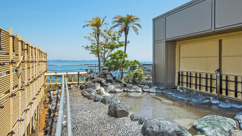 熱海湾を望む屋上露天風呂では熱海温泉をお楽しみいただけます！