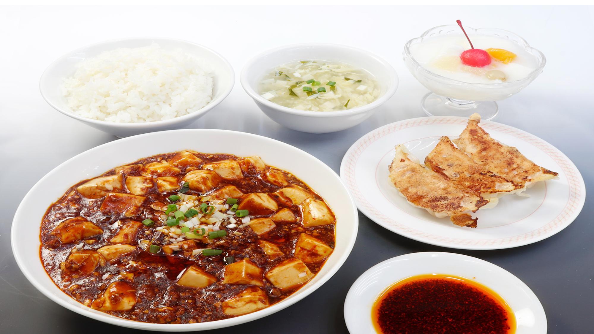 満洲園夕食例）麻婆豆腐&半餃子セット