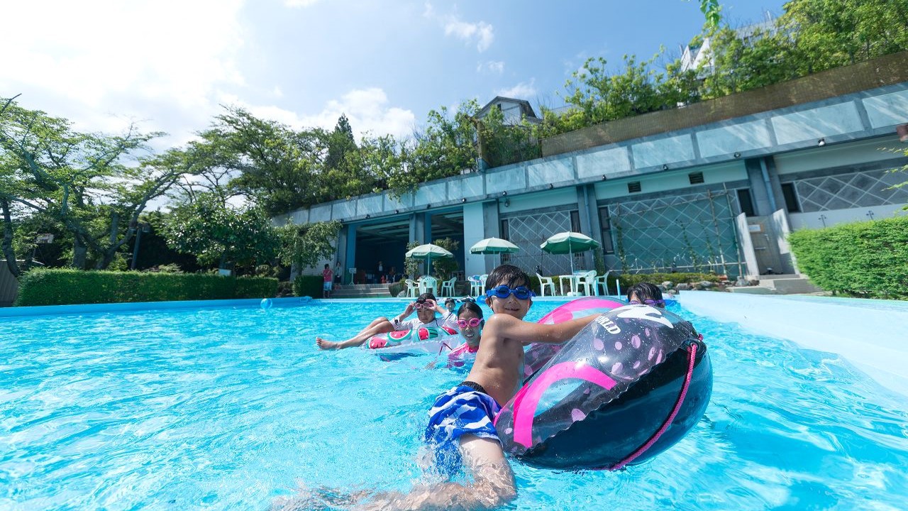 夏季限定！屋外プール（9：30〜16：30 営業）