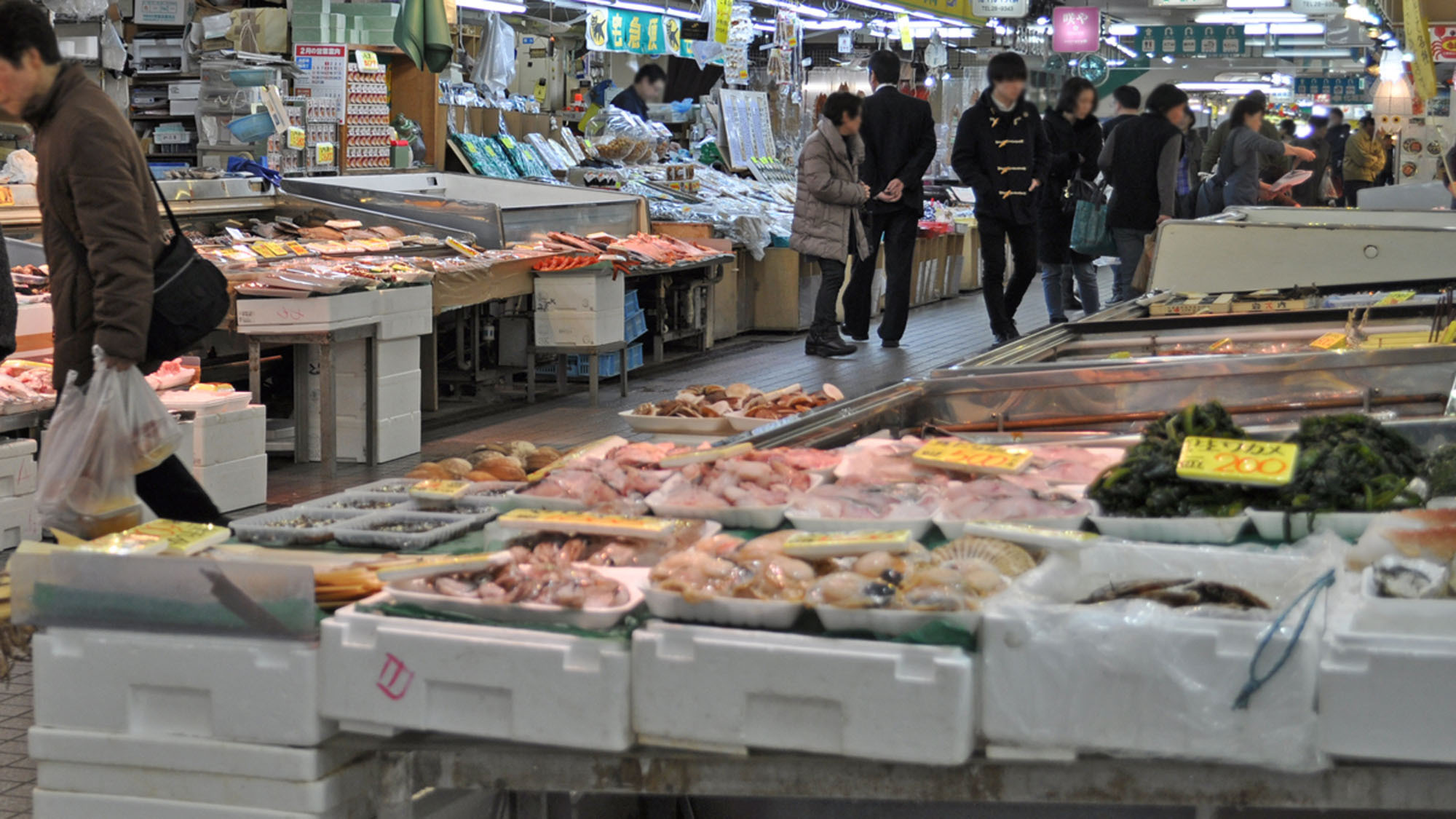 【周辺】八食センター  新鮮な魚介類がたくさん♪
