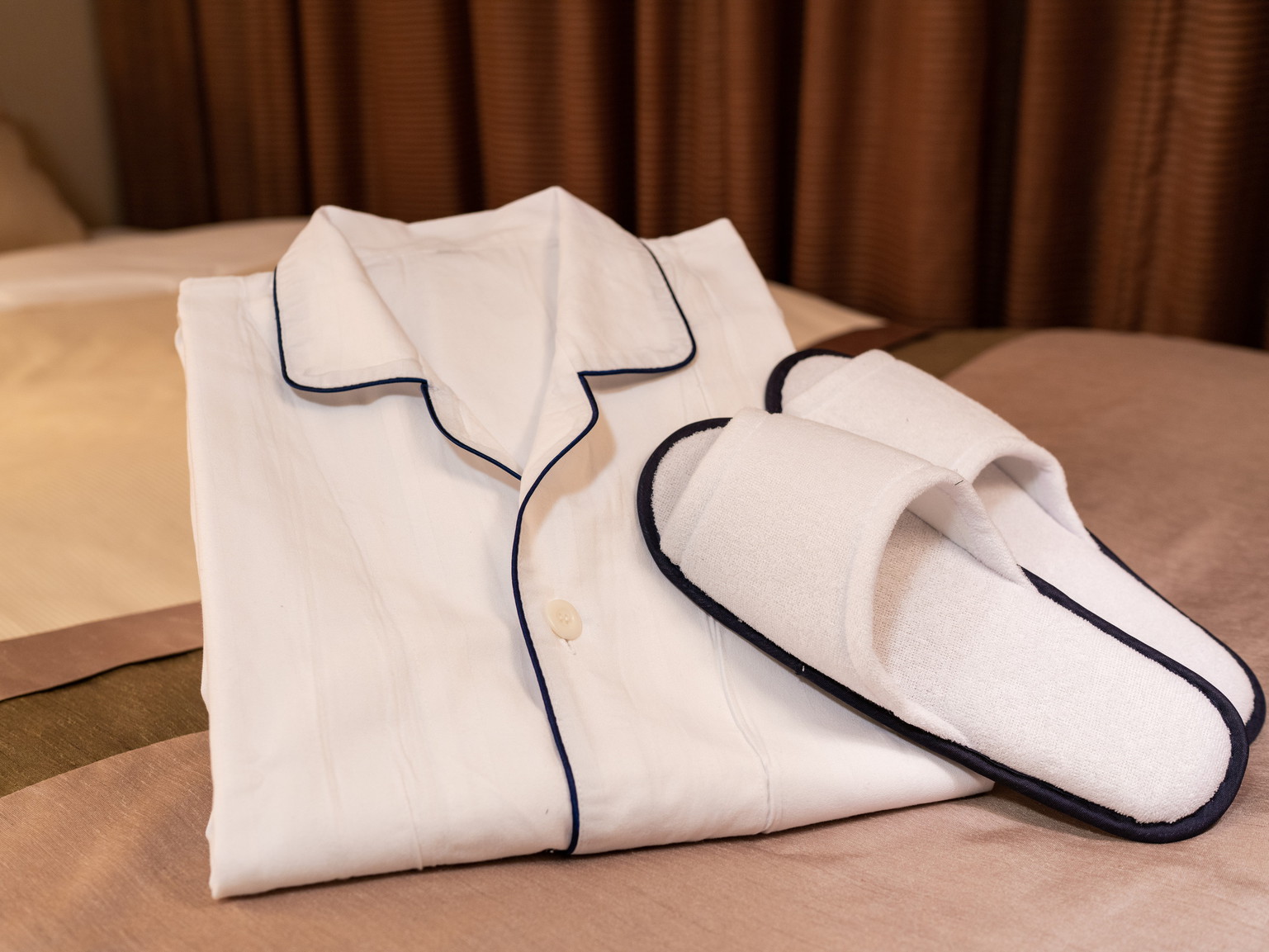 エグゼクティブフロアのナイトウェアとスリッパ