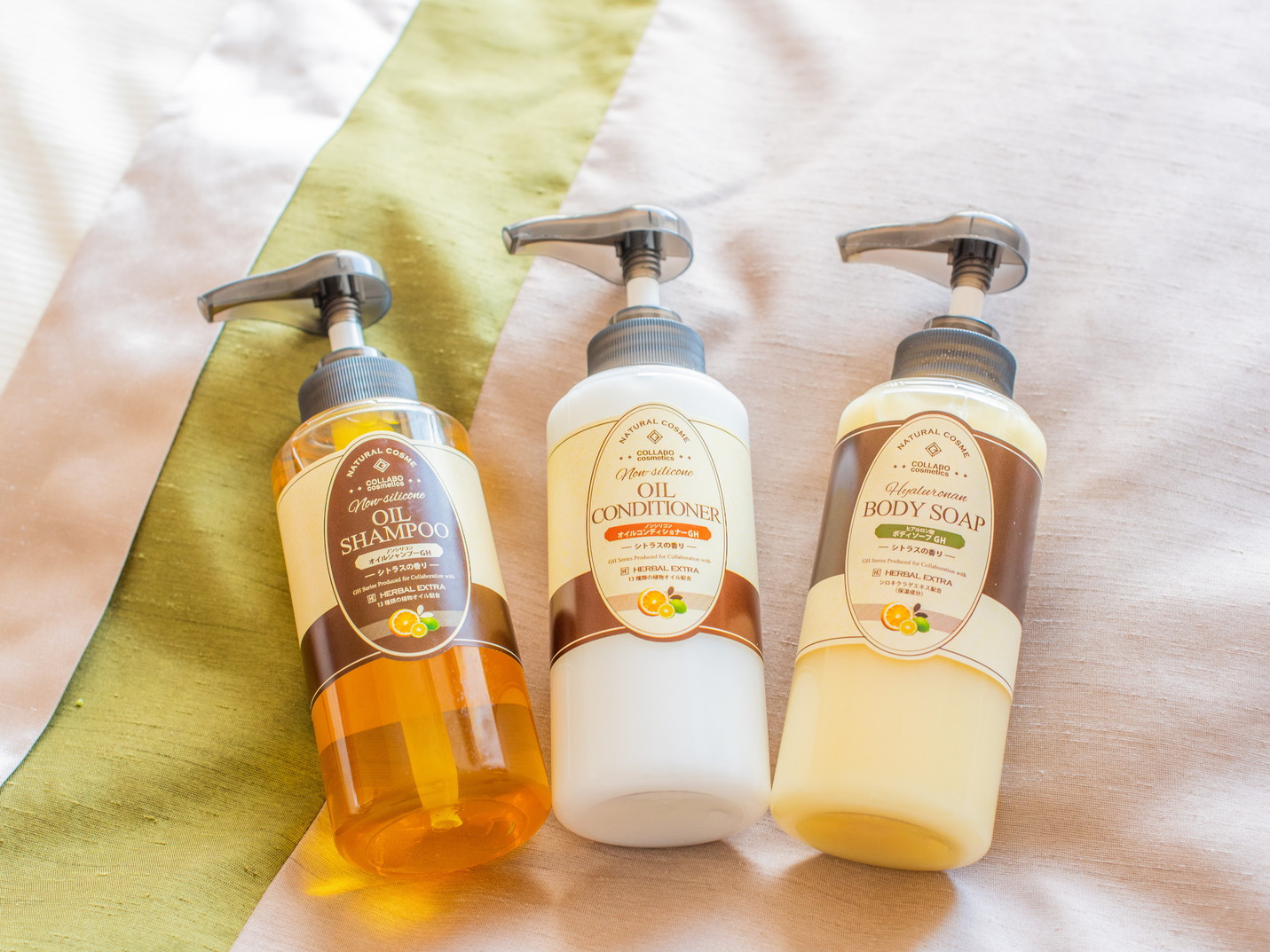13種類の食物オイルを使用した「ハーバルエキストラ」のバスアメニティー