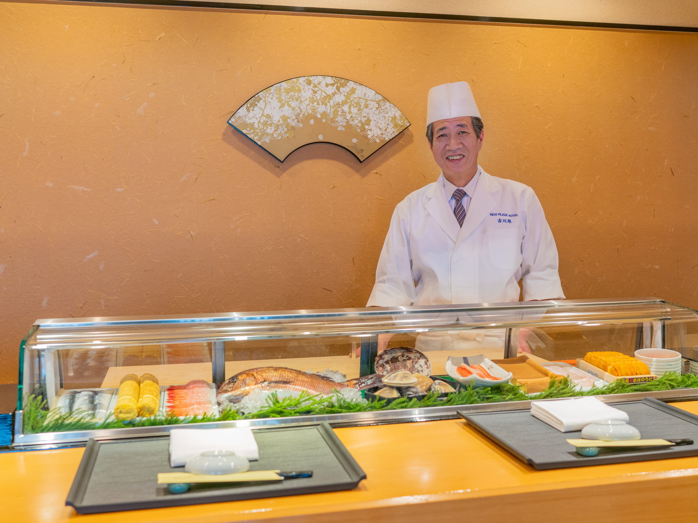 鮨処＜八一＞丁寧な仕事がなされた寿司とともに、職人の接客力・人間味もお楽しみください。