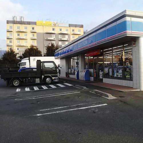 ホテルの目の前にはLAWSONもございます！