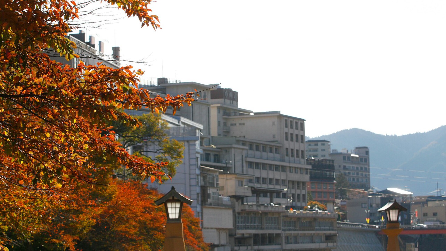 紅葉の下呂温泉街