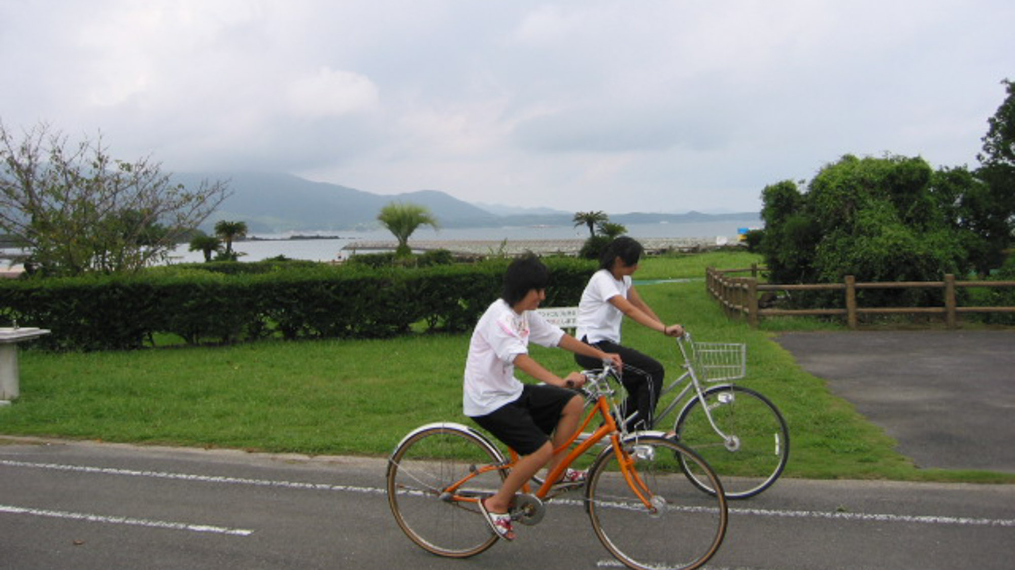 *爽やかな潮風に吹かれながら島のサイクリングを楽しもう！