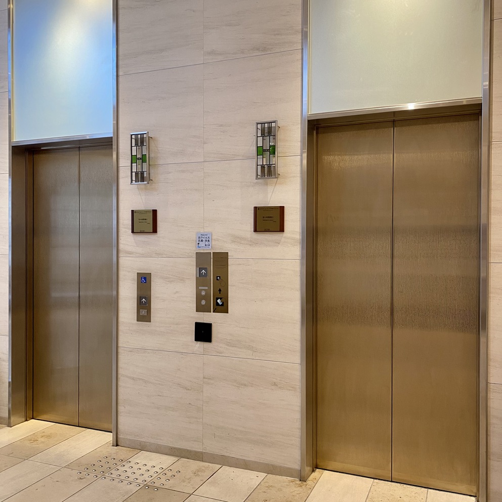 エレベーターは2基ございます。