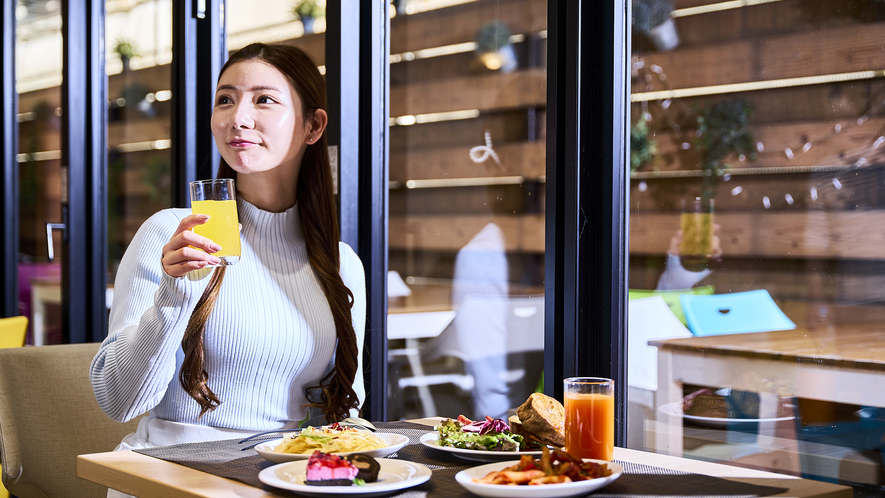 ソビアルの朝は毎日変わる朝食ビュッフェ。好みのメニューで始まる幸せな朝をお楽しみください。