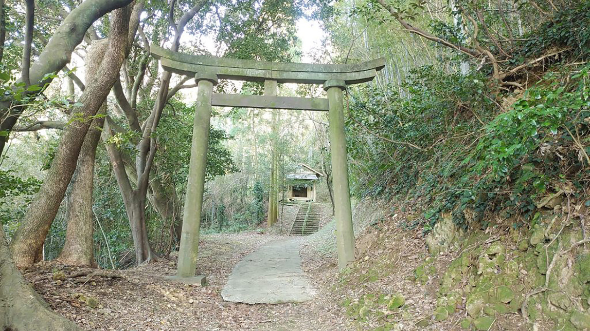 *【周辺観光】船間島神社：旧日本海軍の「震洋艇」特別攻撃隊基地のあった場所でもあります。