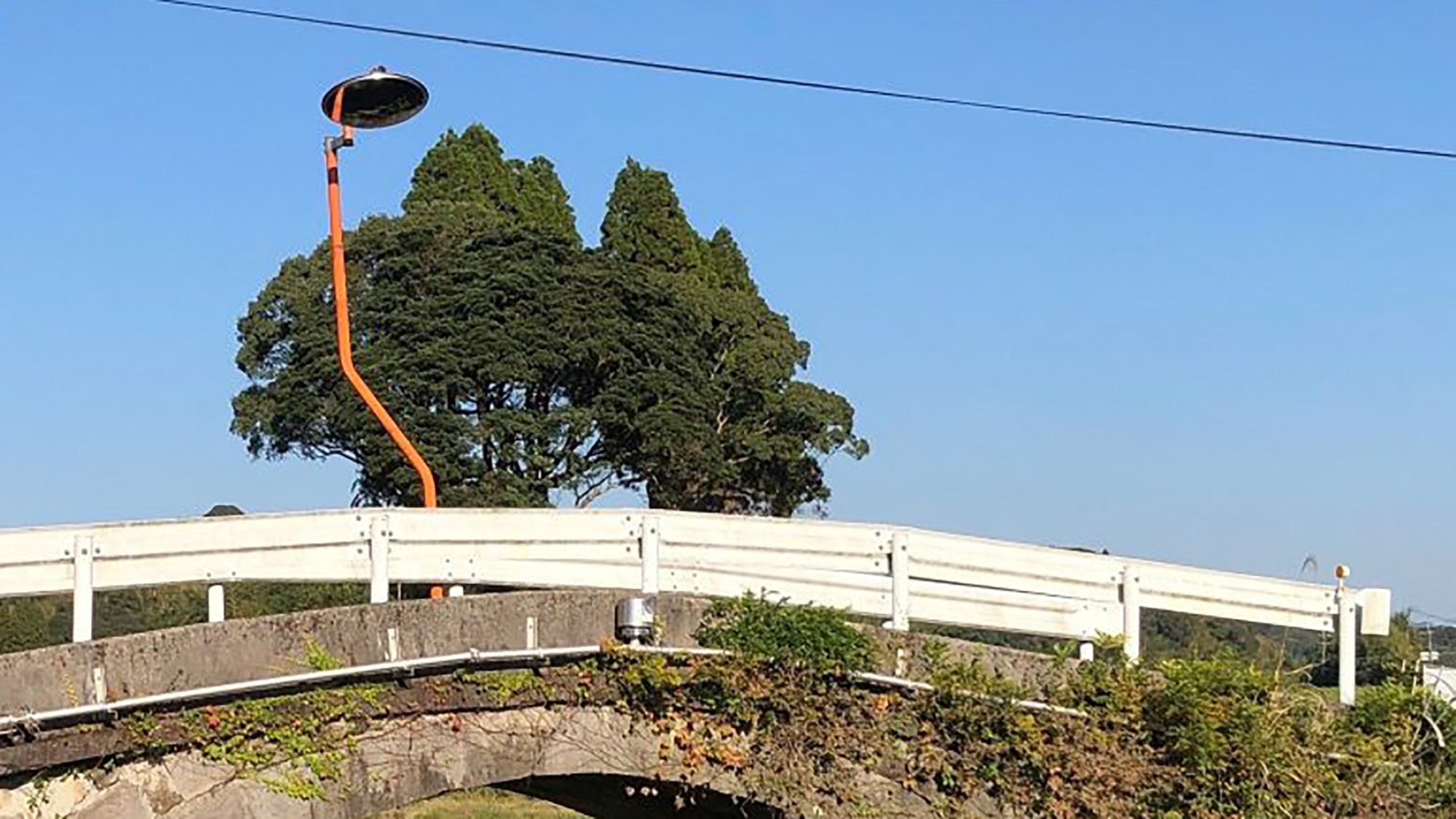 *【周辺観光】太鼓橋：ナニコレ珍百景で紹介されたうつむくカーブミラー。