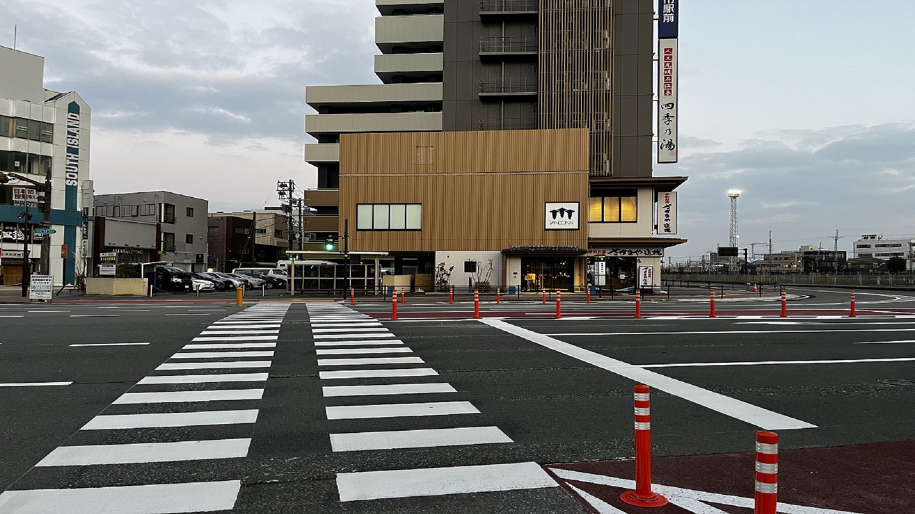 当館の目の前に横断歩道ができました♪