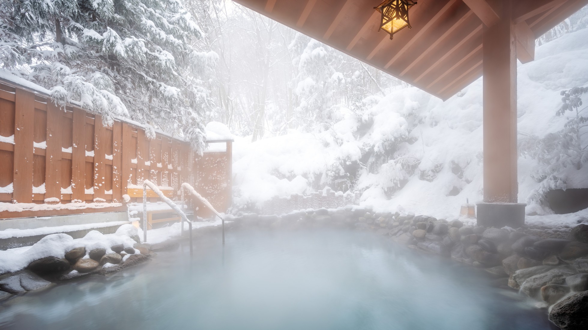 【露天風呂】冬季は雪景色の露天風呂をお愉しみいただけます
