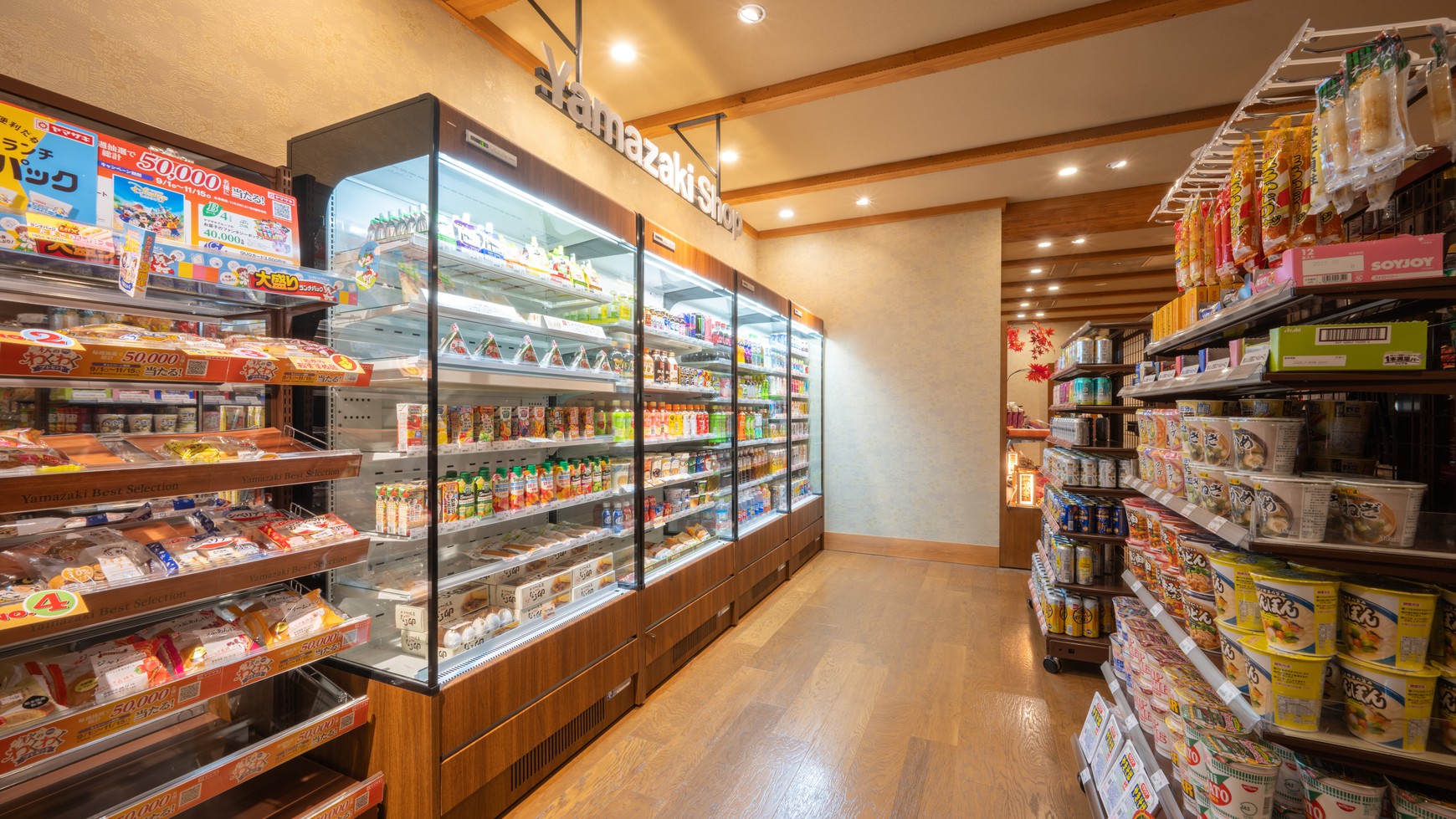 【売店】コンビニも併設されていて安心♪