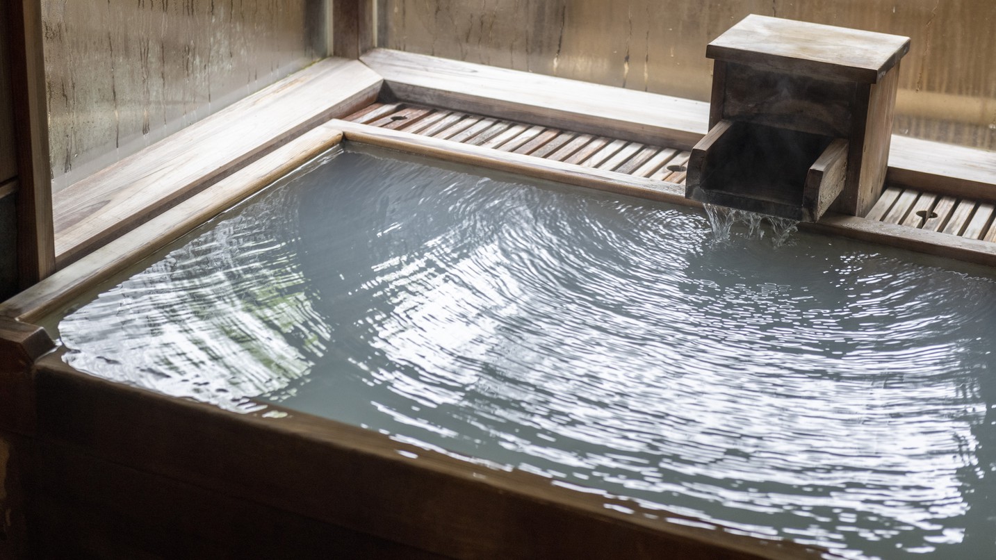 【離れ琴水】「琴水」には源泉かけ流しの湯を堪能できる内風呂をご用意しております