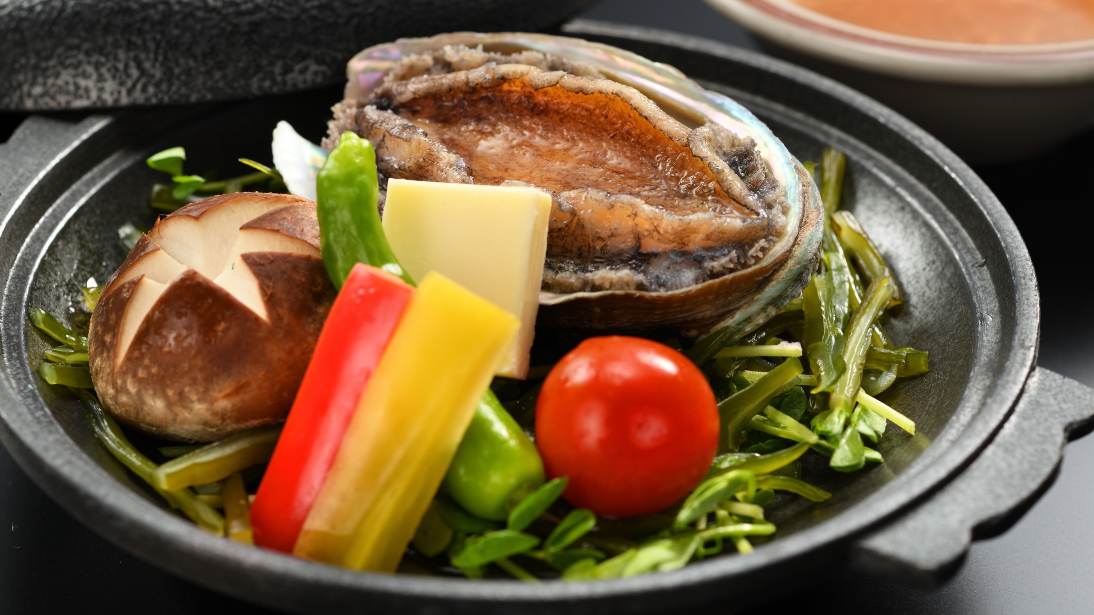 【別注料理(イメージ)】アワビの陶板焼き