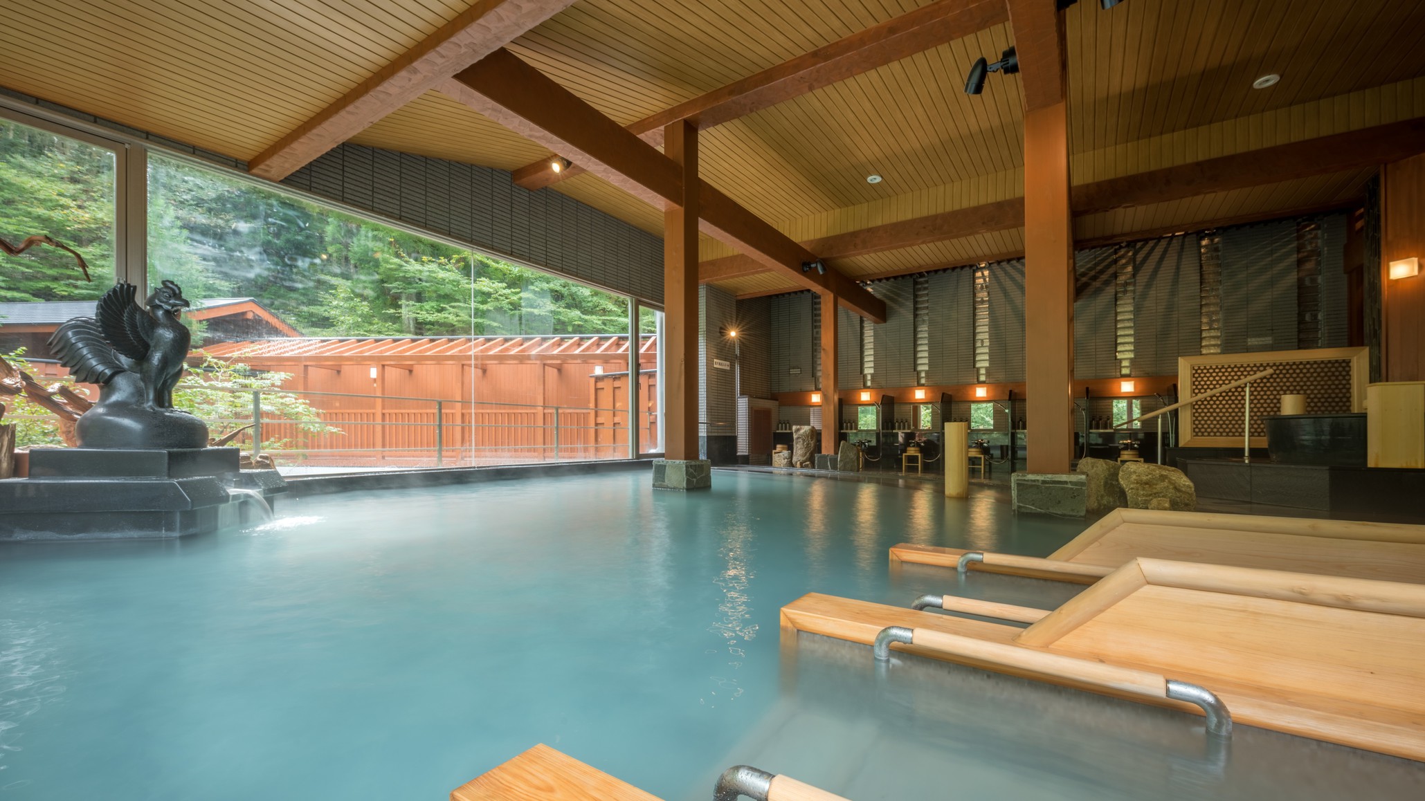【大浴場】「鳳山の湯」〜当館6階に男女大浴場・露天風呂をご用意。自慢の温泉をご堪能下さい。
