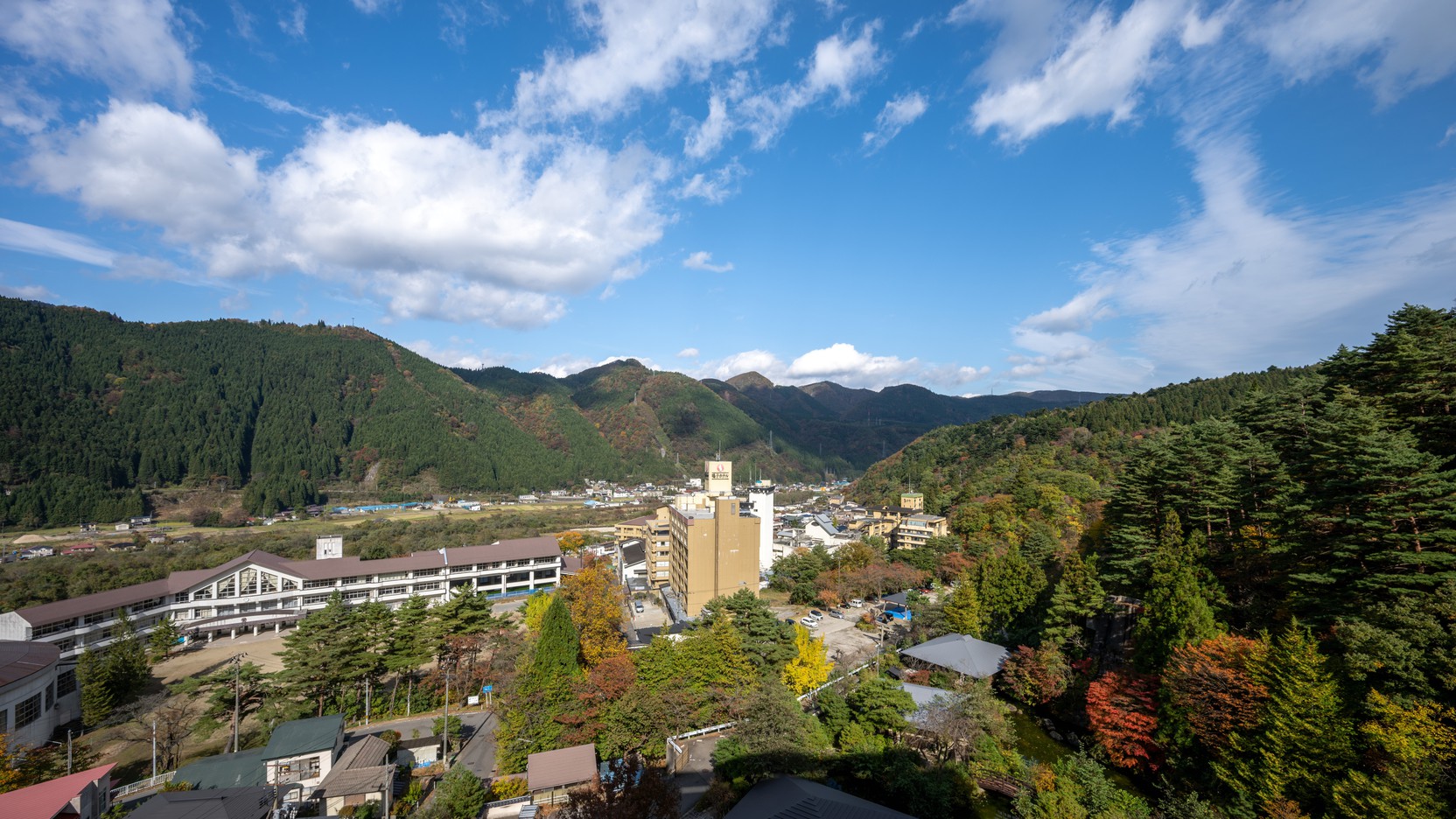 【眺望】上層階からは鳴子の四季折々の景色をご覧いただけます