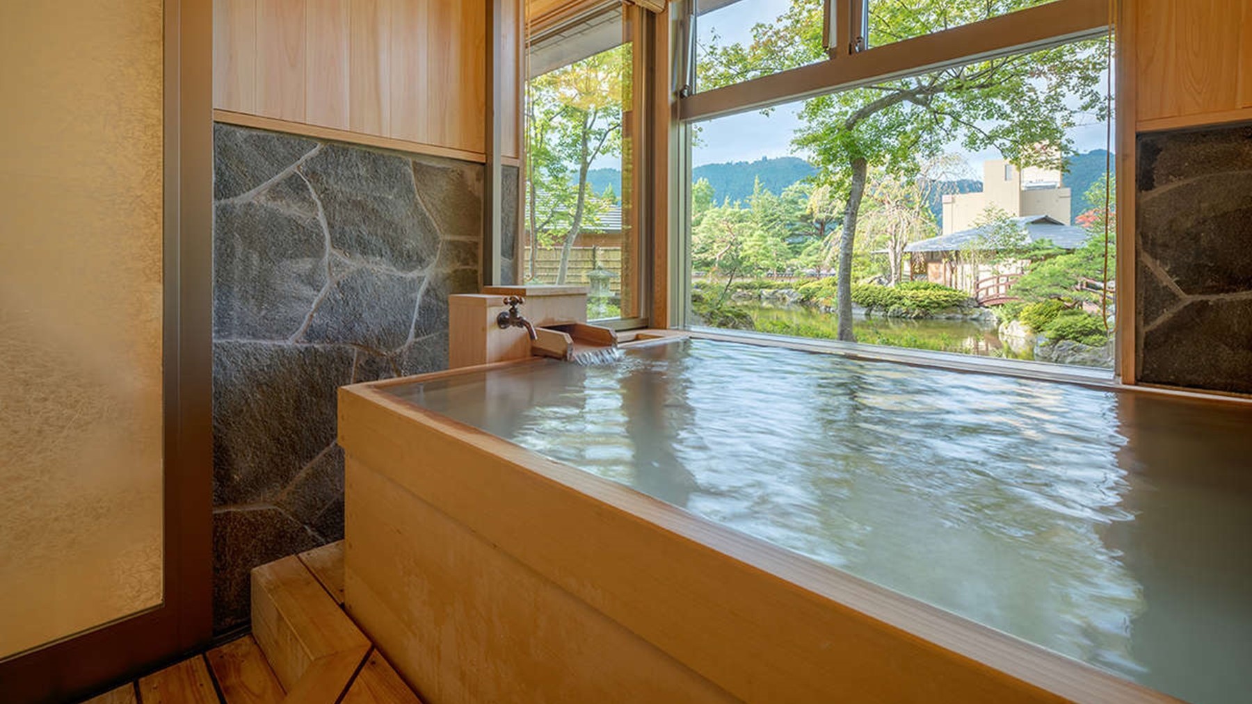 【特別室】お部屋ごとに赴き異なる源泉かけ流しの内風呂をご用意