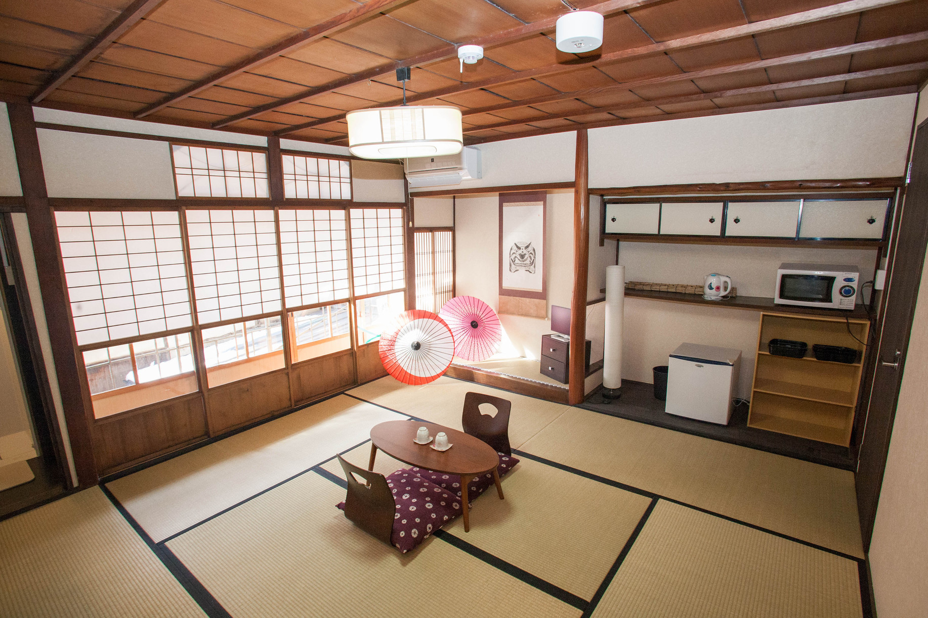 京の趣と風情感じる広々京間10畳の203号室
