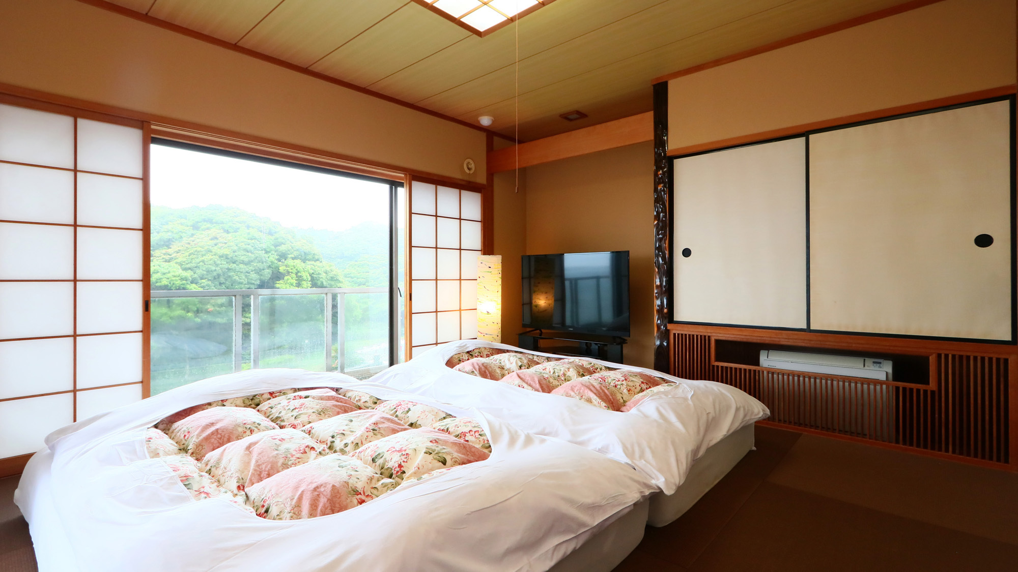 2階特別室琉球畳に和ベッド仕様♪