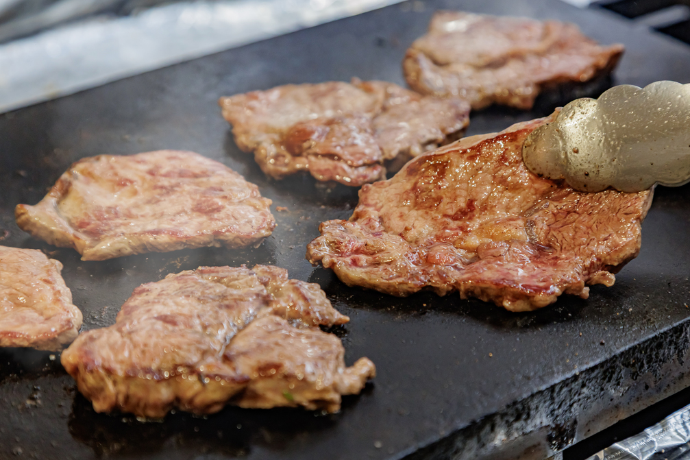 夕食熱々ステーキが食べ放題