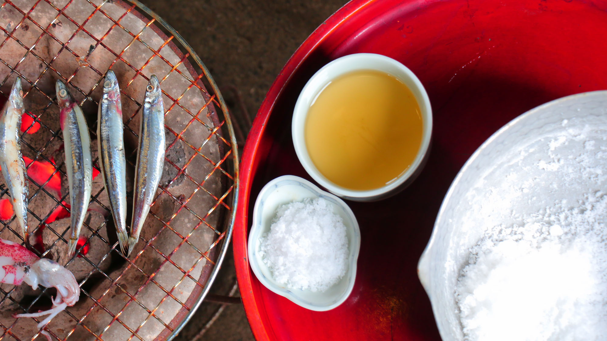 甑島で塩作り体験♪作る人によって味も変わってくるので不思議ですよ。是非お試しください！
